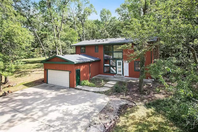 view of front facade with a garage