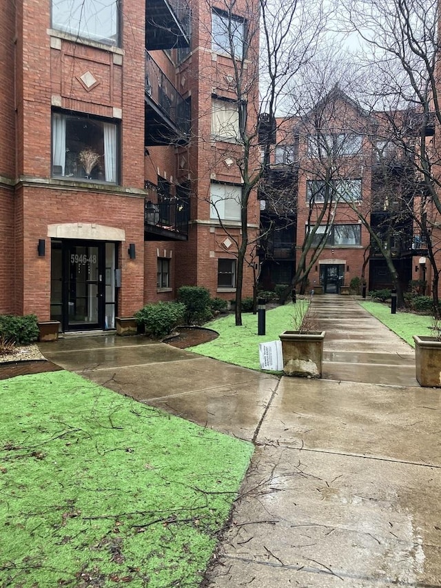 view of home's community featuring a yard