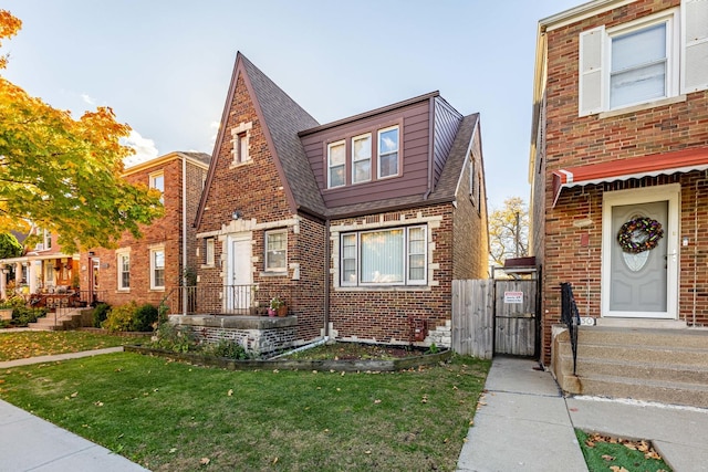 view of front of home with a front lawn