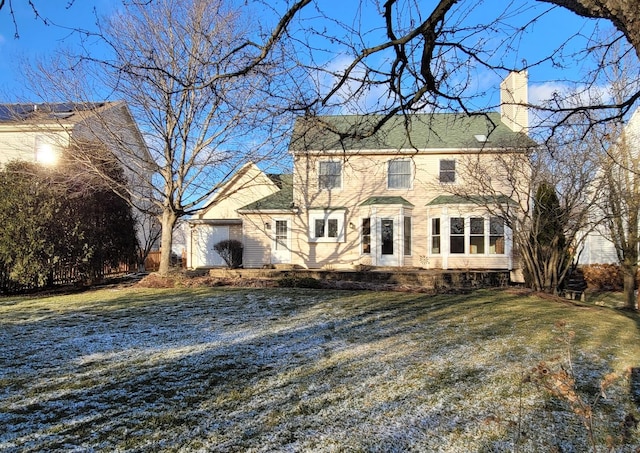 view of front of house with a front lawn