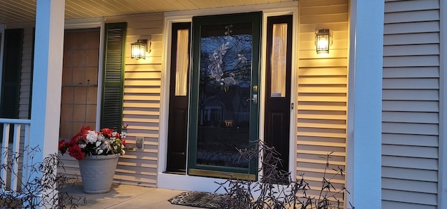 entrance to property featuring a porch