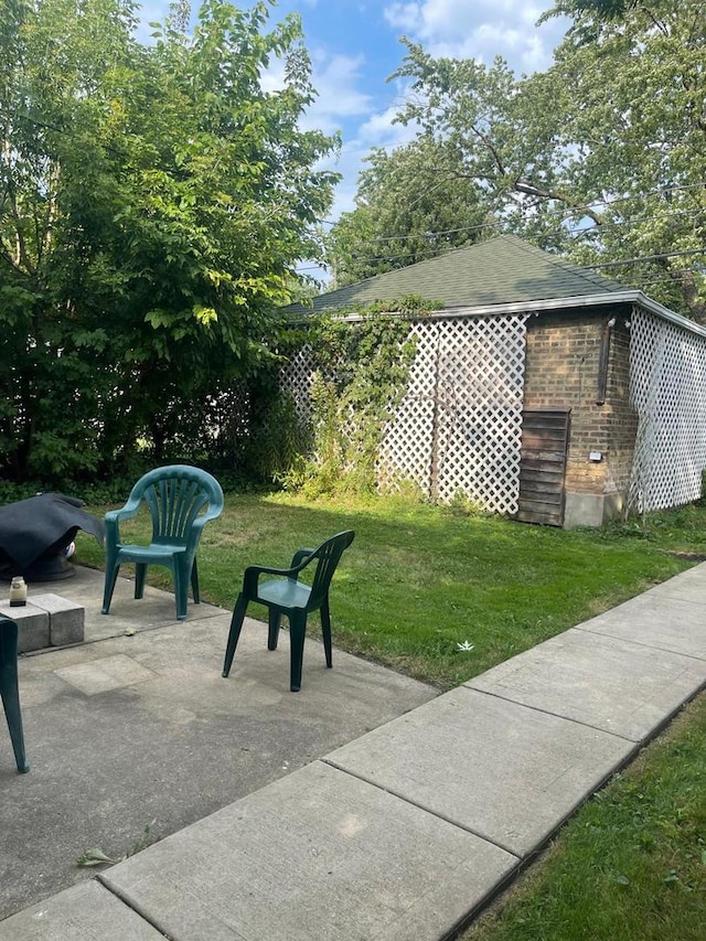 view of yard with a patio