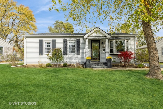 view of front of property with a front yard