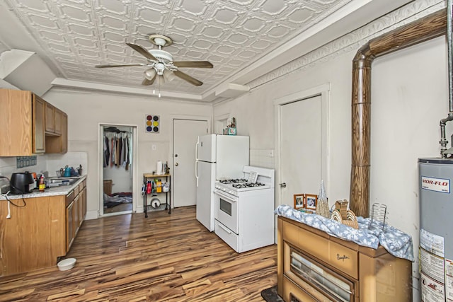 kitchen with ceiling fan, dark wood-type flooring, gas water heater, backsplash, and white range with gas cooktop