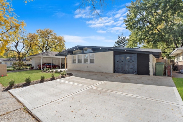 view of front of house with a carport and a front lawn