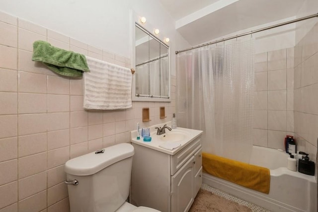 full bathroom featuring backsplash, vanity, shower / tub combo with curtain, tile walls, and toilet