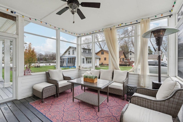 sunroom with ceiling fan