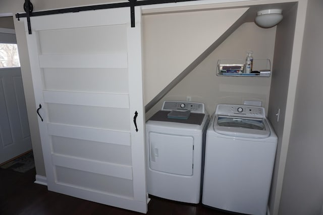 laundry area featuring a barn door and washer and dryer