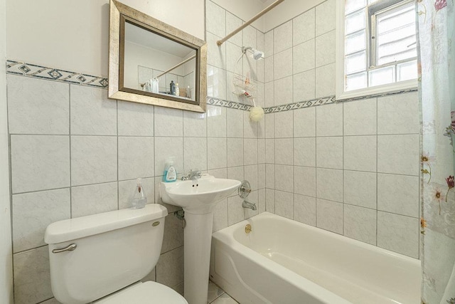 bathroom featuring toilet, tile walls, and tiled shower / bath