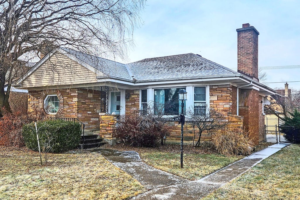 view of front of home