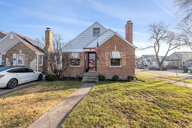 view of front facade with a front yard