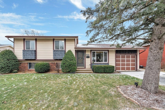 tri-level home with a garage and a front yard