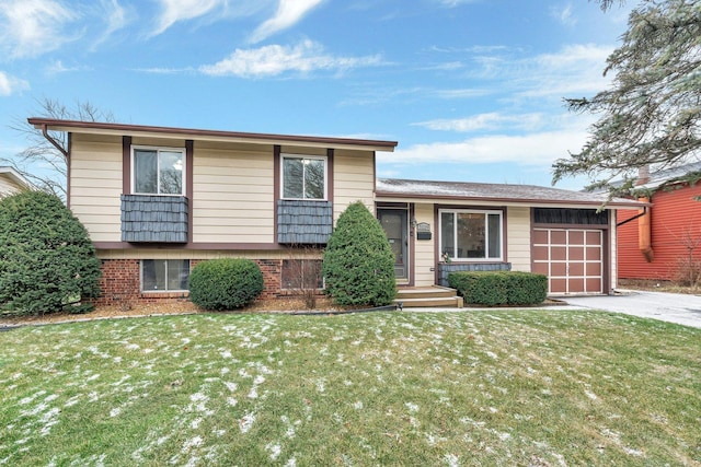 tri-level home featuring a front lawn