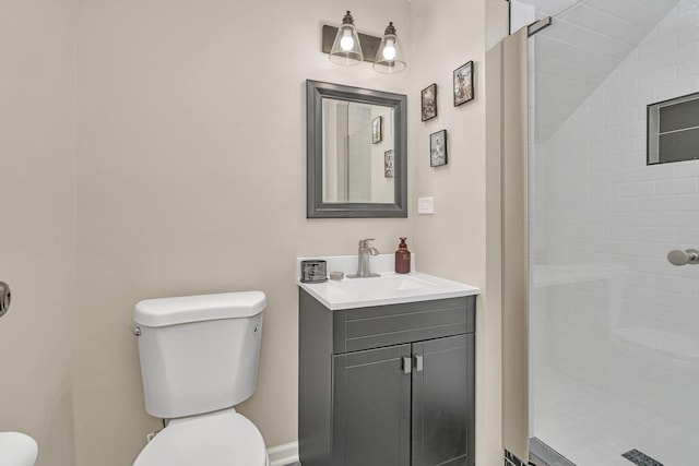 bathroom featuring a tile shower, vanity, toilet, and lofted ceiling