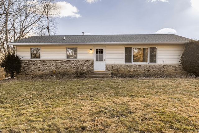 ranch-style house featuring a front lawn