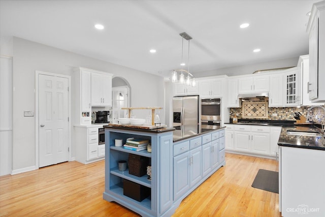 kitchen with sink, stainless steel appliances, a kitchen island with sink, and white cabinets