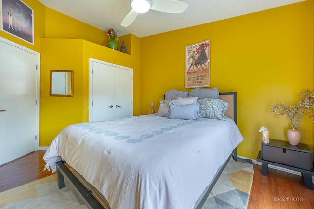 bedroom with hardwood / wood-style flooring, ceiling fan, and a closet