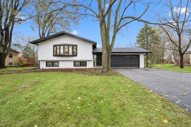 view of front of home featuring a front lawn and a garage