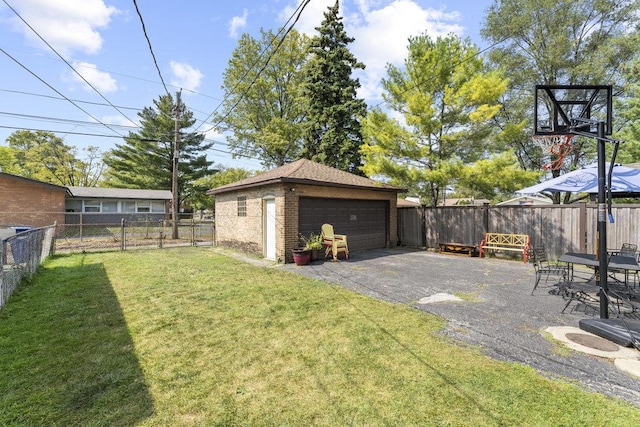 view of yard with a garage and an outdoor structure