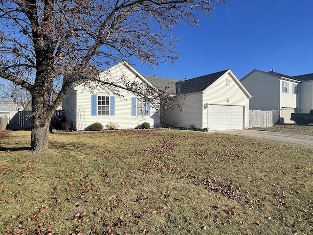 view of front facade featuring a front lawn and a garage