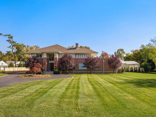 view of front facade with a front lawn