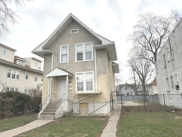 view of front of home featuring a front lawn