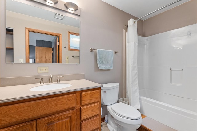 bathroom with visible vents, vanity, toilet, and shower / bathtub combination with curtain