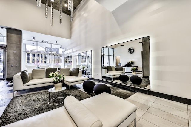 611 S Wells St Unit 1903, Chicago, IL 60607 - building lobby featuring a high ceiling