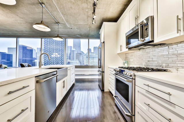 611 S Wells St Unit 1903, Chicago, IL 60607 - kitchen featuring stainless steel appliances, a skyline view, dark wood-style flooring, decorative backsplash, and light countertops