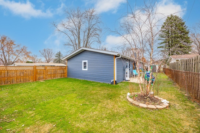 view of yard featuring a patio area