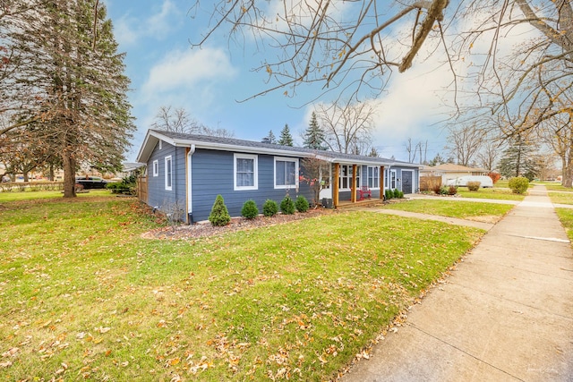 view of front of property featuring a front yard