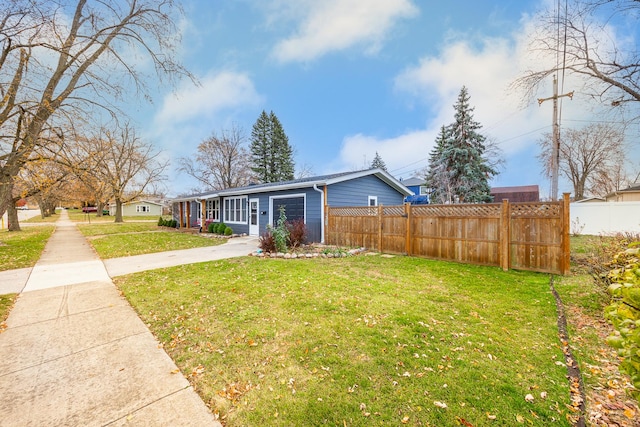 view of front of home featuring a front lawn