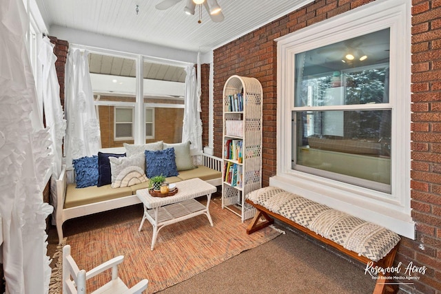 sunroom with ceiling fan