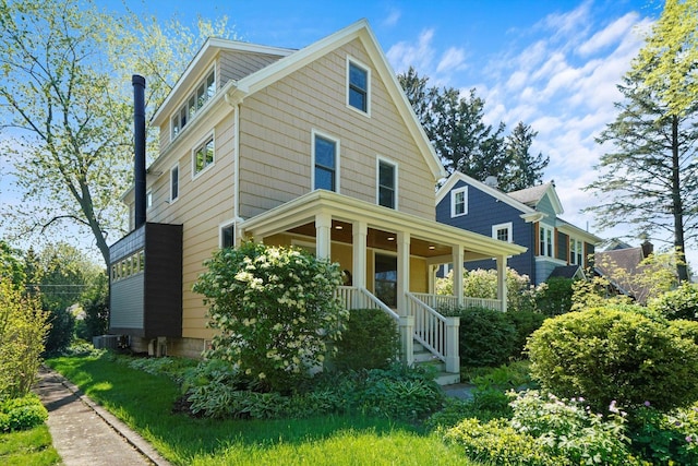 view of front facade featuring covered porch