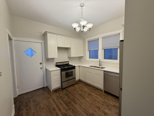 empty room featuring light hardwood / wood-style floors and ceiling fan