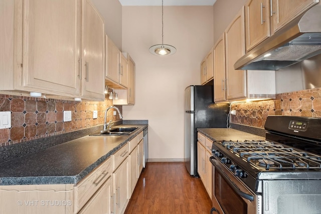 kitchen featuring sink, stainless steel appliances, decorative light fixtures, and light brown cabinets