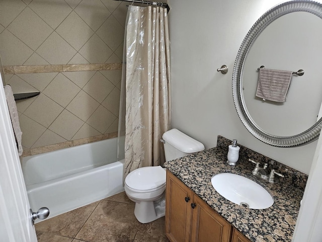 full bathroom with shower / tub combo with curtain, vanity, and toilet