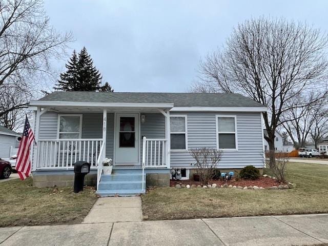 bungalow with a front yard and covered porch