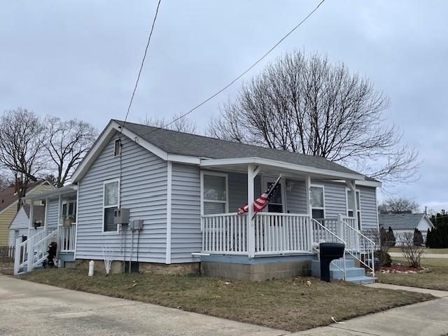 bungalow-style home with covered porch