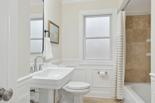 full bathroom featuring sink, tile patterned flooring, toilet, shower / tub combo, and ornamental molding