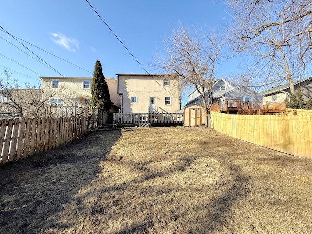 view of yard with a storage unit