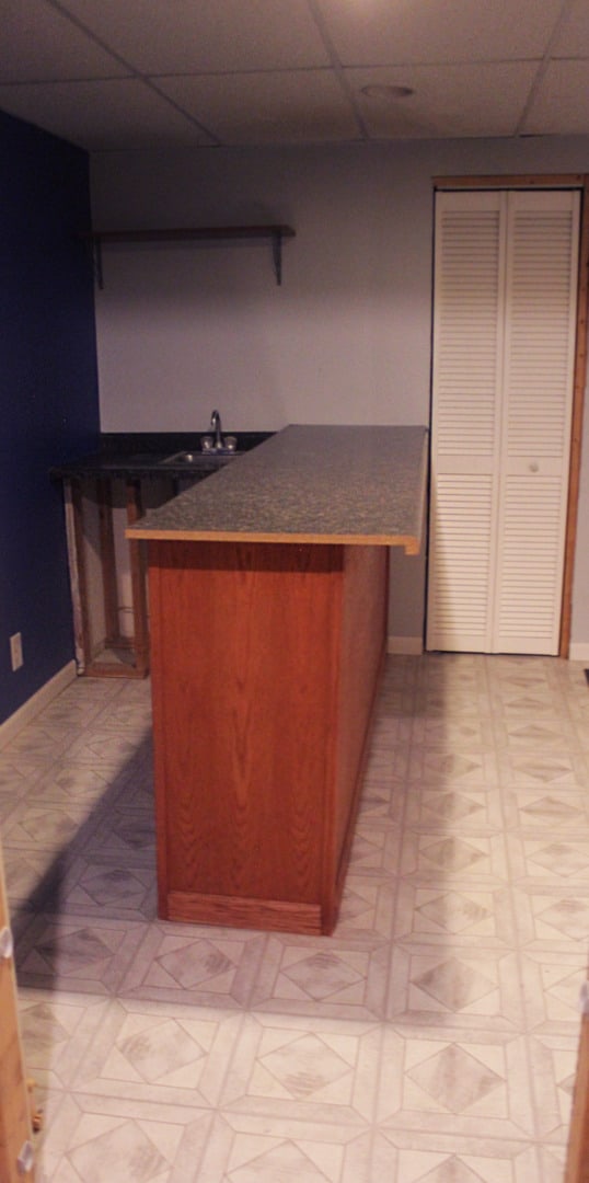 kitchen featuring a drop ceiling and kitchen peninsula