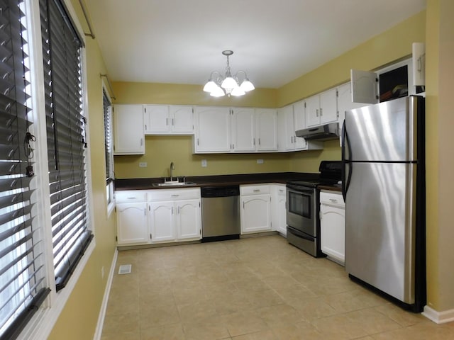 kitchen with stainless steel appliances, sink, decorative light fixtures, a notable chandelier, and white cabinetry