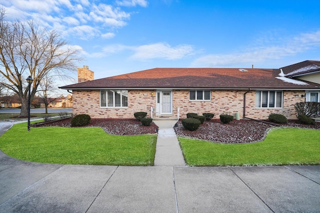 single story home with a front lawn