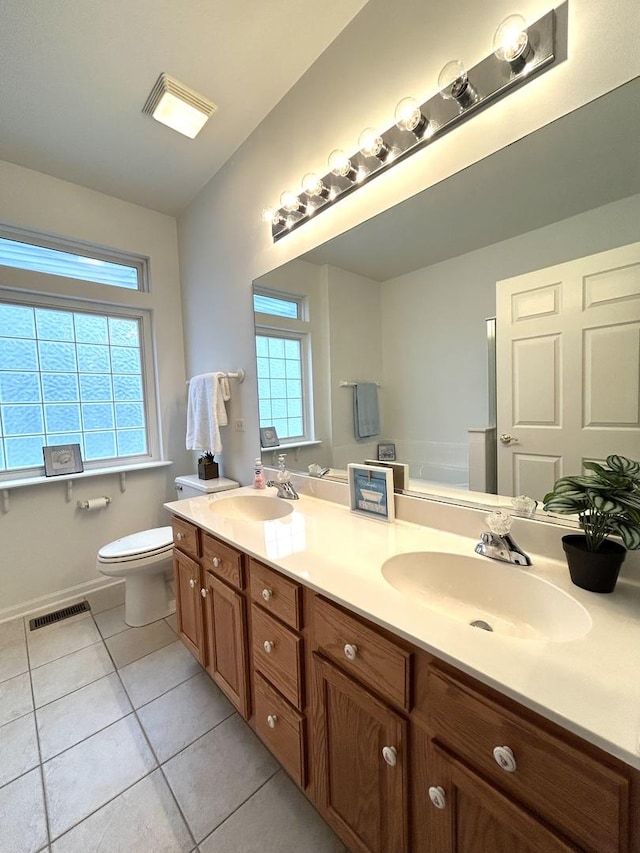 full bathroom featuring a wealth of natural light, visible vents, and a sink