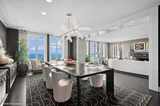 1540 N Lake Shore Dr Unit 8N, Chicago, IL 60610 - dining area featuring a chandelier, crown molding, a water view, and recessed lighting