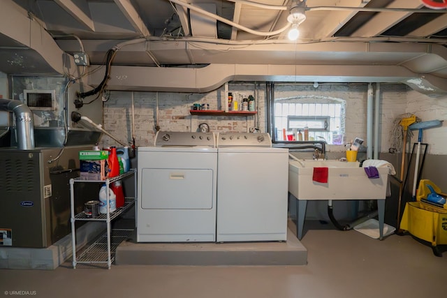 washroom featuring washer and clothes dryer