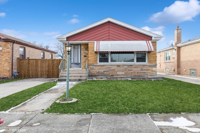 view of front of property with a front yard