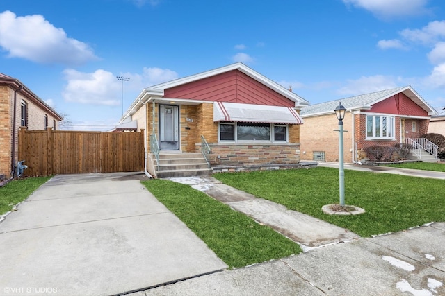 view of front of property with a front yard