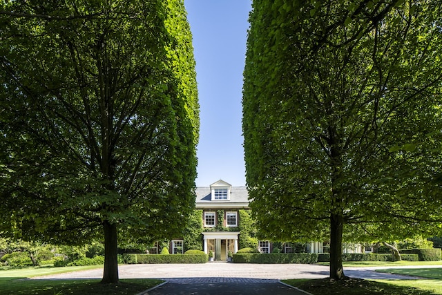 view of front of property with a front lawn